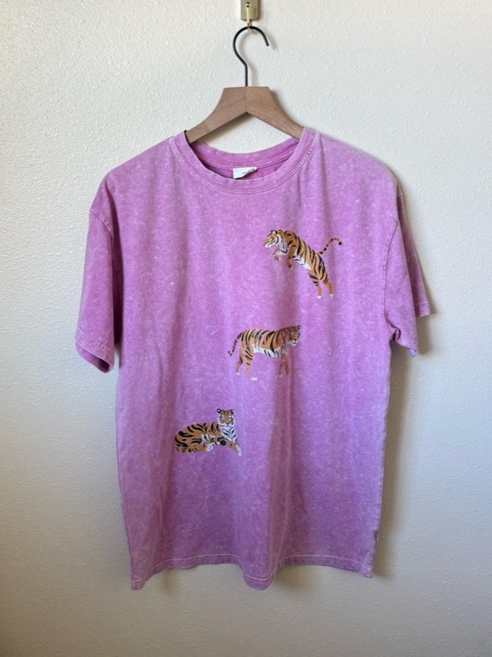 12PM by Mon Ami Tiger Graphic Short Sleeve Tee Size Large - Like New